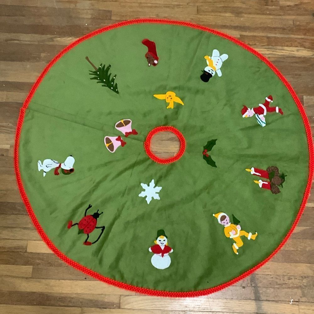 Vintage Unique Handmade‎ Christmas Tree Skirt Felt Holiday Appliques Kitschy